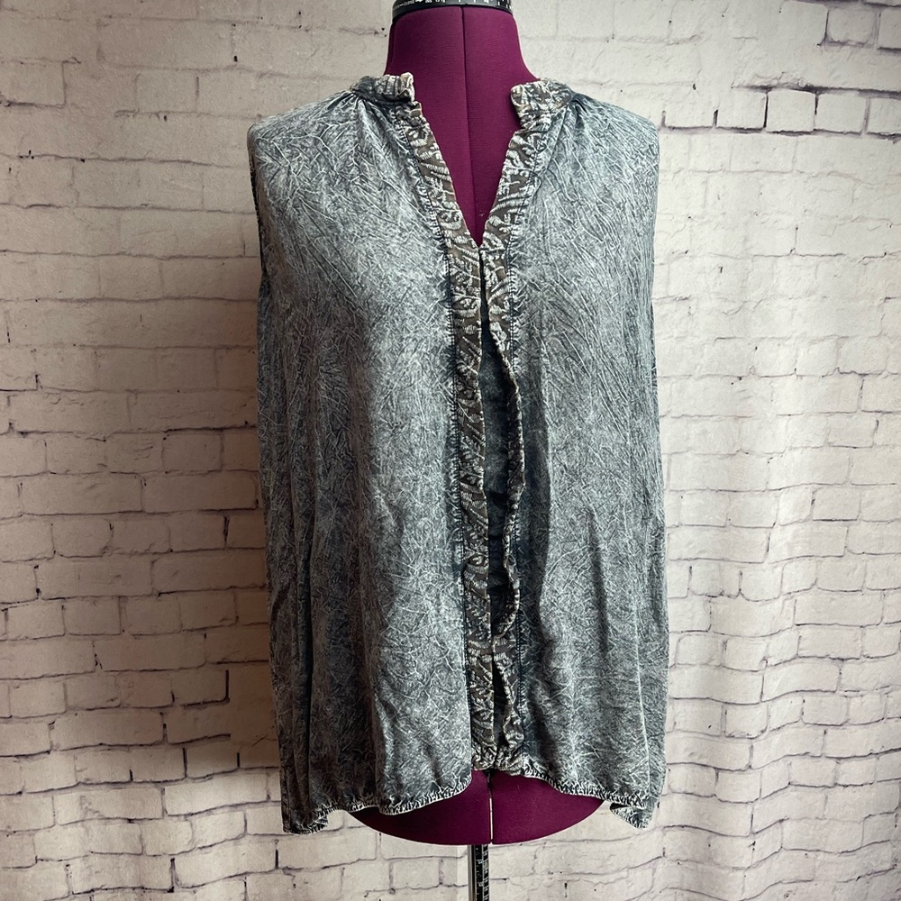 Cirana size large sleeveless blouse distressed gray
